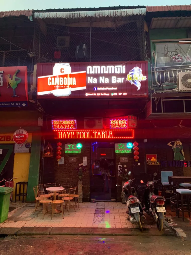 Na Na Hostess Bar front