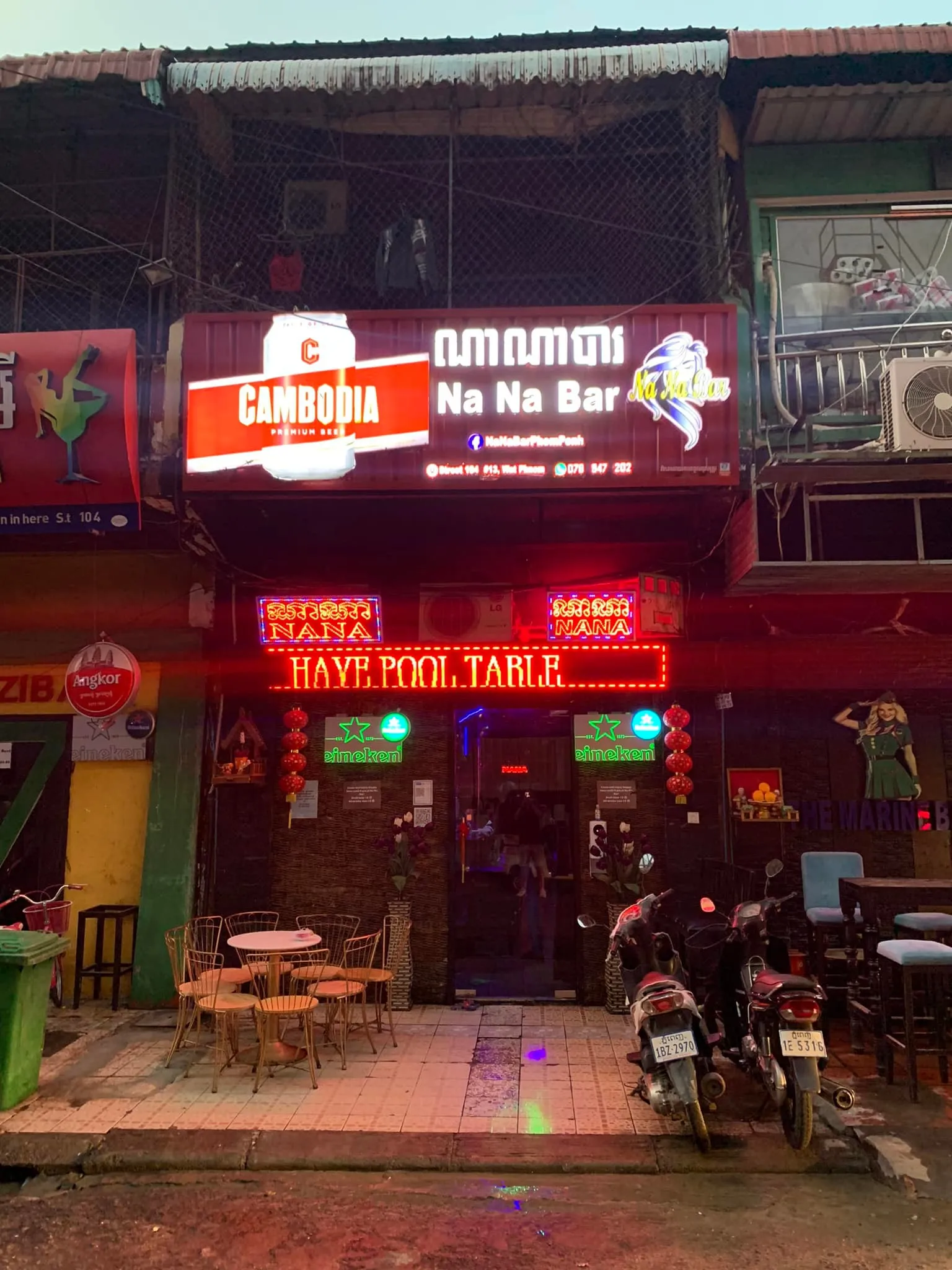 Na Na Hostess Bar front