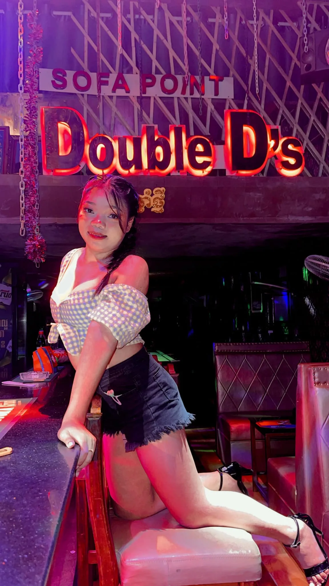 double d bar 110 girl chair bar